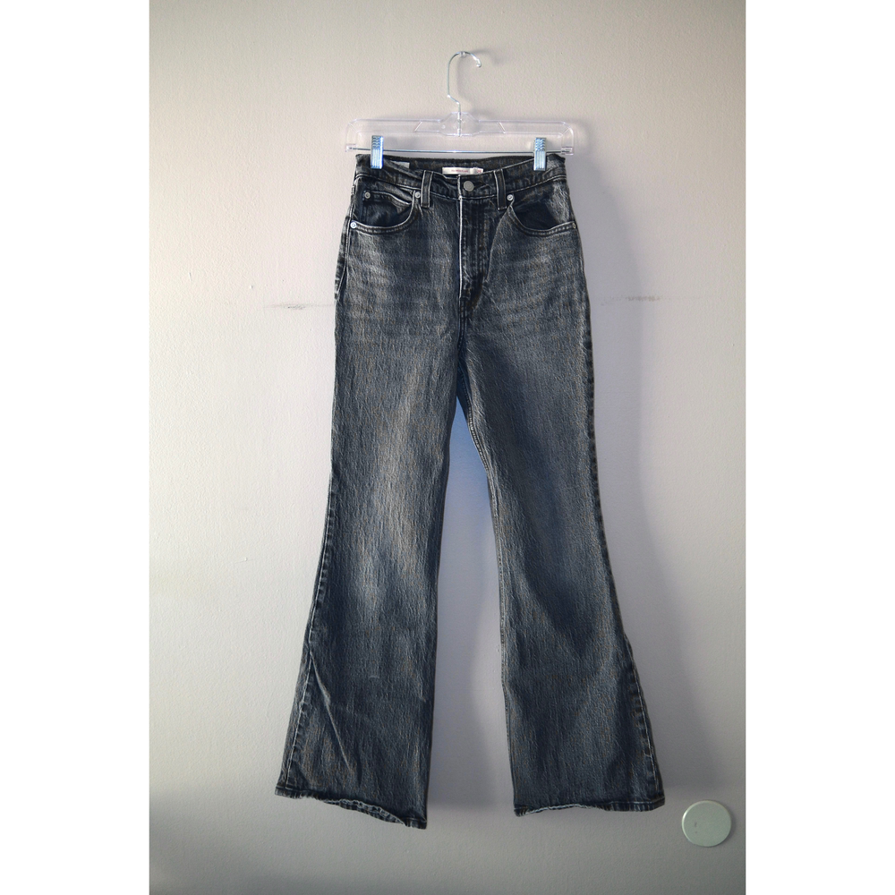 Levi’s Ribcage Straight Ankle in Gray